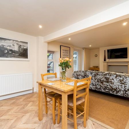 Pass The Keys Lovely 1 Bed Apartment With Free Parking Bath Exterior photo