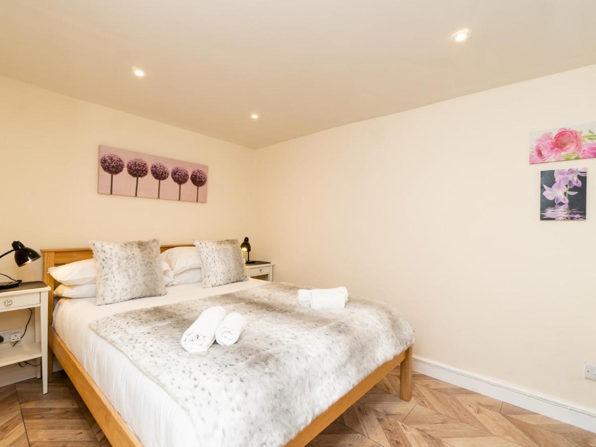 Pass The Keys Lovely 1 Bed Apartment With Free Parking Bath Exterior photo
