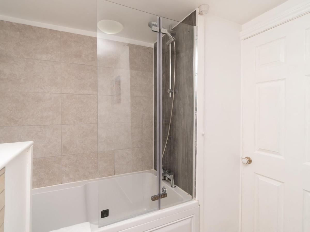 Pass The Keys Lovely 1 Bed Apartment With Free Parking Bath Exterior photo