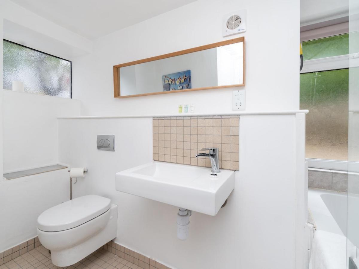 Pass The Keys Lovely 1 Bed Apartment With Free Parking Bath Exterior photo