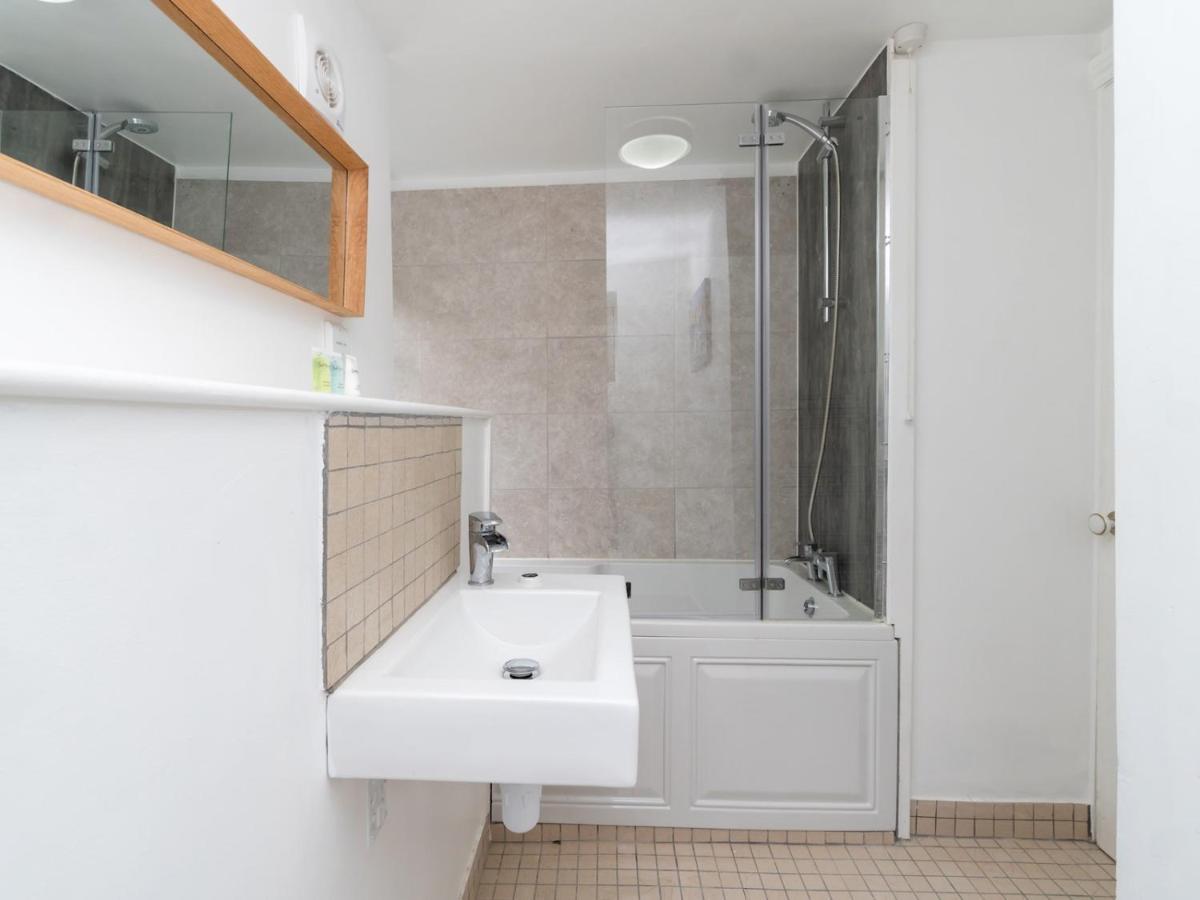 Pass The Keys Lovely 1 Bed Apartment With Free Parking Bath Exterior photo