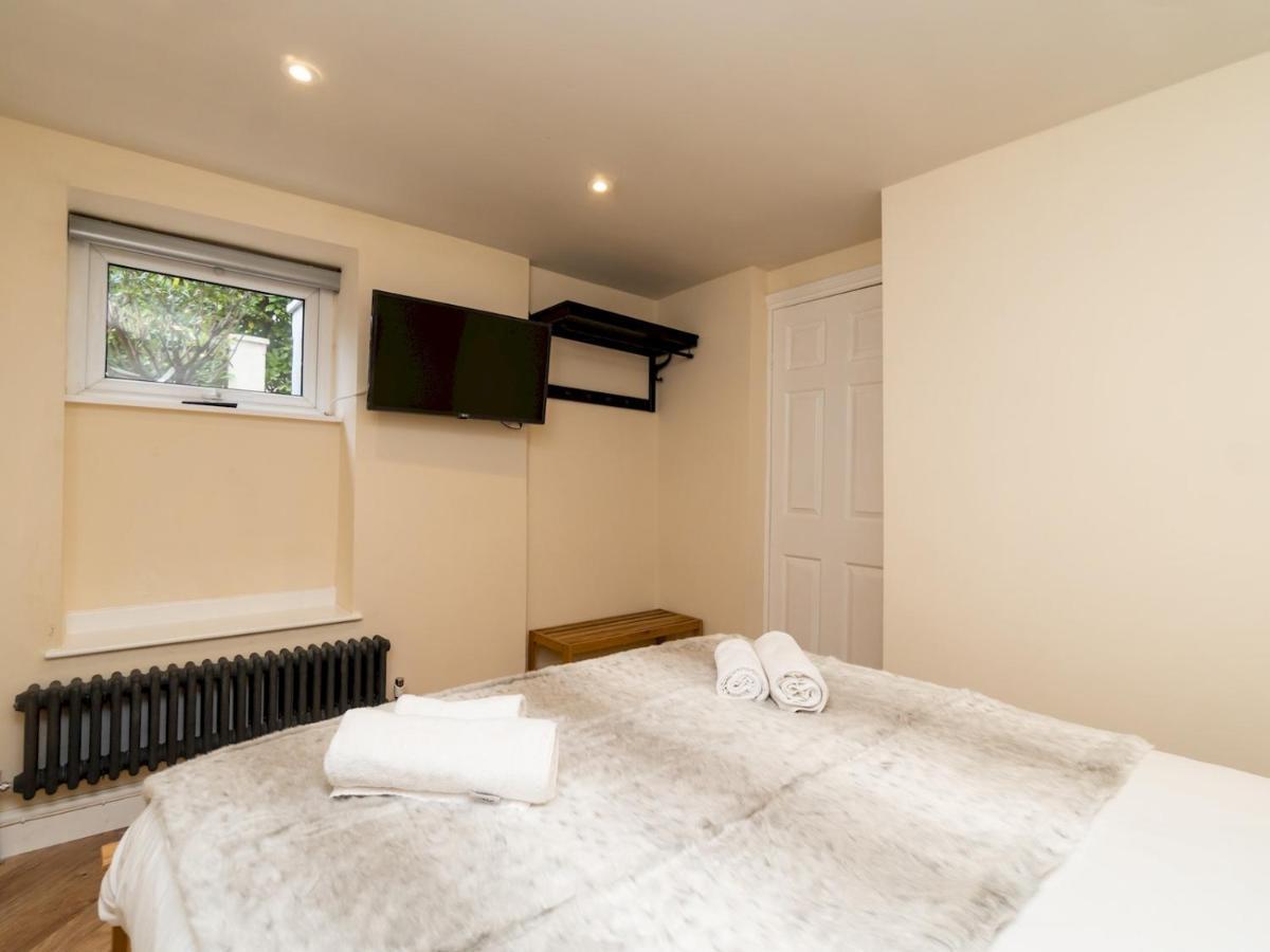 Pass The Keys Lovely 1 Bed Apartment With Free Parking Bath Exterior photo